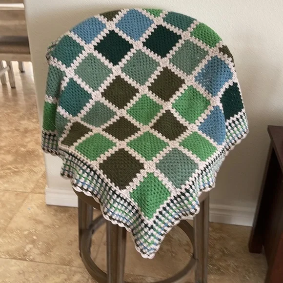 Handmade by hobbii 8/4 cotton yarn. square 34x34 inches - Picture 14 of 16